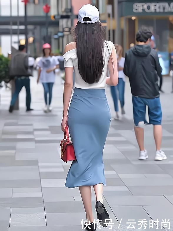 高腰一步裙搭配上斜肩衫,优雅又端庄,想不美都难
