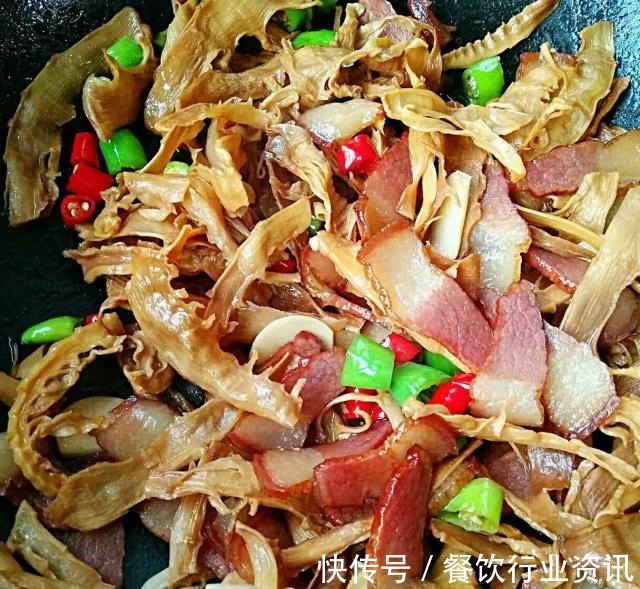 腊肉和“它”是完美搭档，简单一炒就出锅，味道鲜美，好吃又开胃