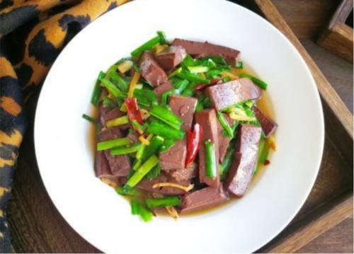  补血|韭菜和它是绝配，等于天然“补血菜”，补血补铁，脸色更红润