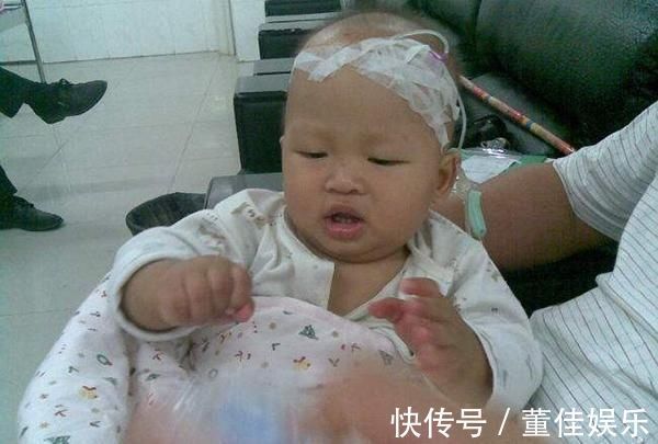 孩子|2岁宝宝胃出血吐黑褐色液体,医生查明原因后,怒斥妈妈没文化