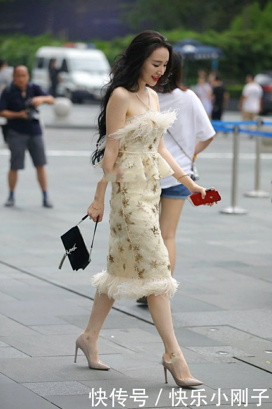 辣妈|超级自信的80后辣妈,精致优雅又显女人味!