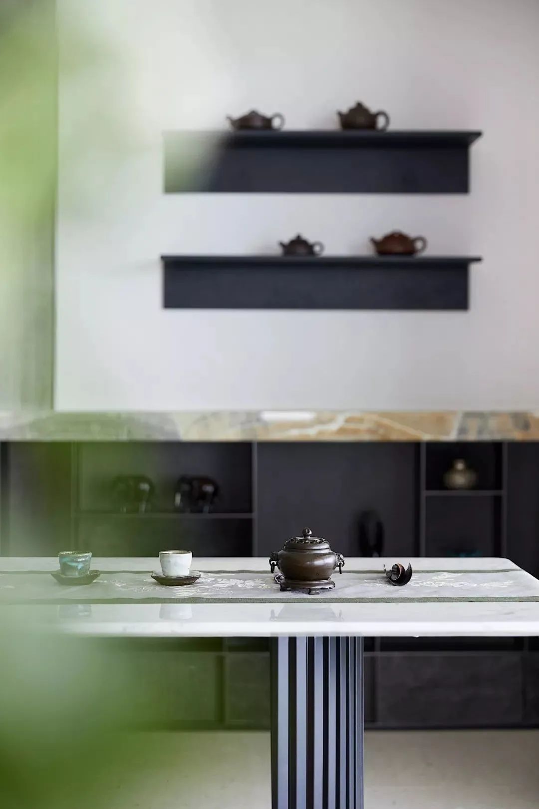 书桌|380㎡现代，返璞归真、朴素从容，这样的设计令人很轻松