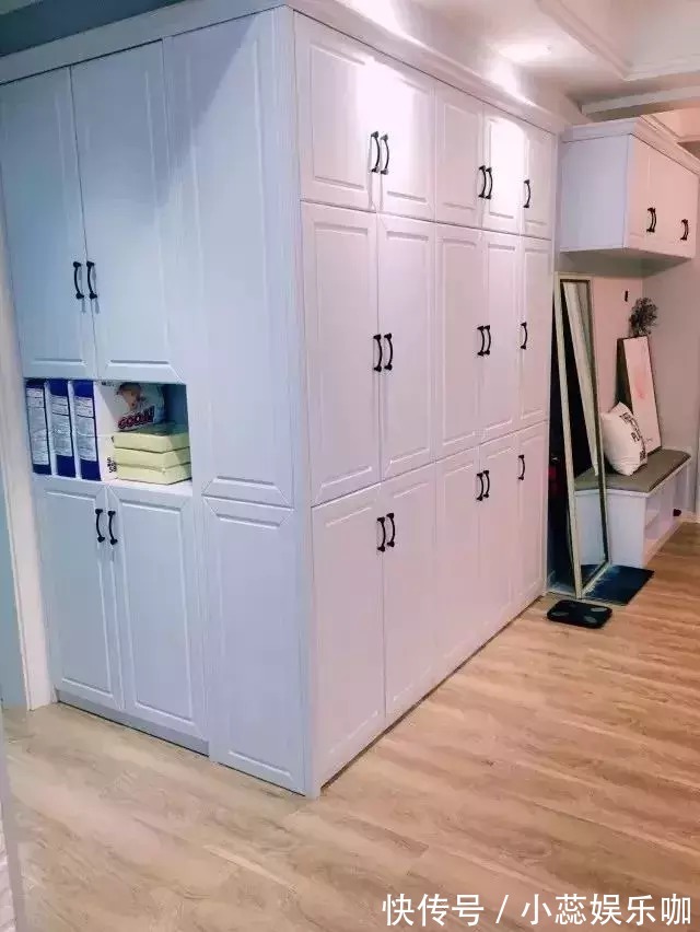 齐家栗子|去朋友家参观,一进门就被鞋柜惊艳到了,真是漂亮又实用!
