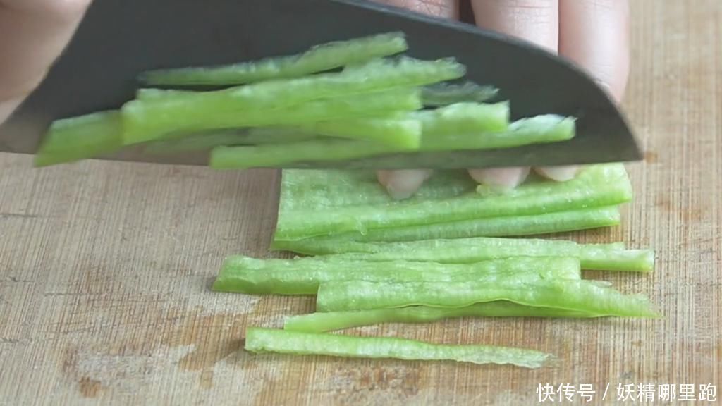 立秋之后贴秋膘，鸡胸肉不炒不炸不煲汤，麻辣美味不发胖，营养减脂两不误
