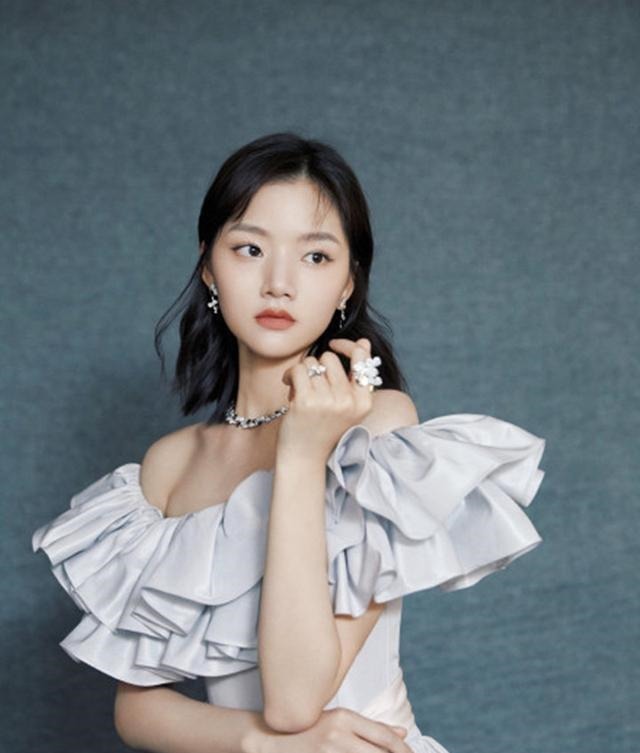 发型 别被发型毁了造型,看起来充满了“大妈感”,换发型推荐这几种