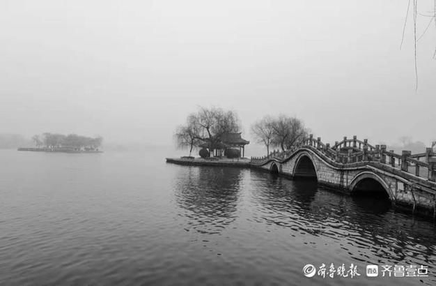 再拍大明湖，风景这边独好