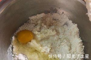 炸油条时，配方和比例告诉你，金黄酥脆又蓬松！