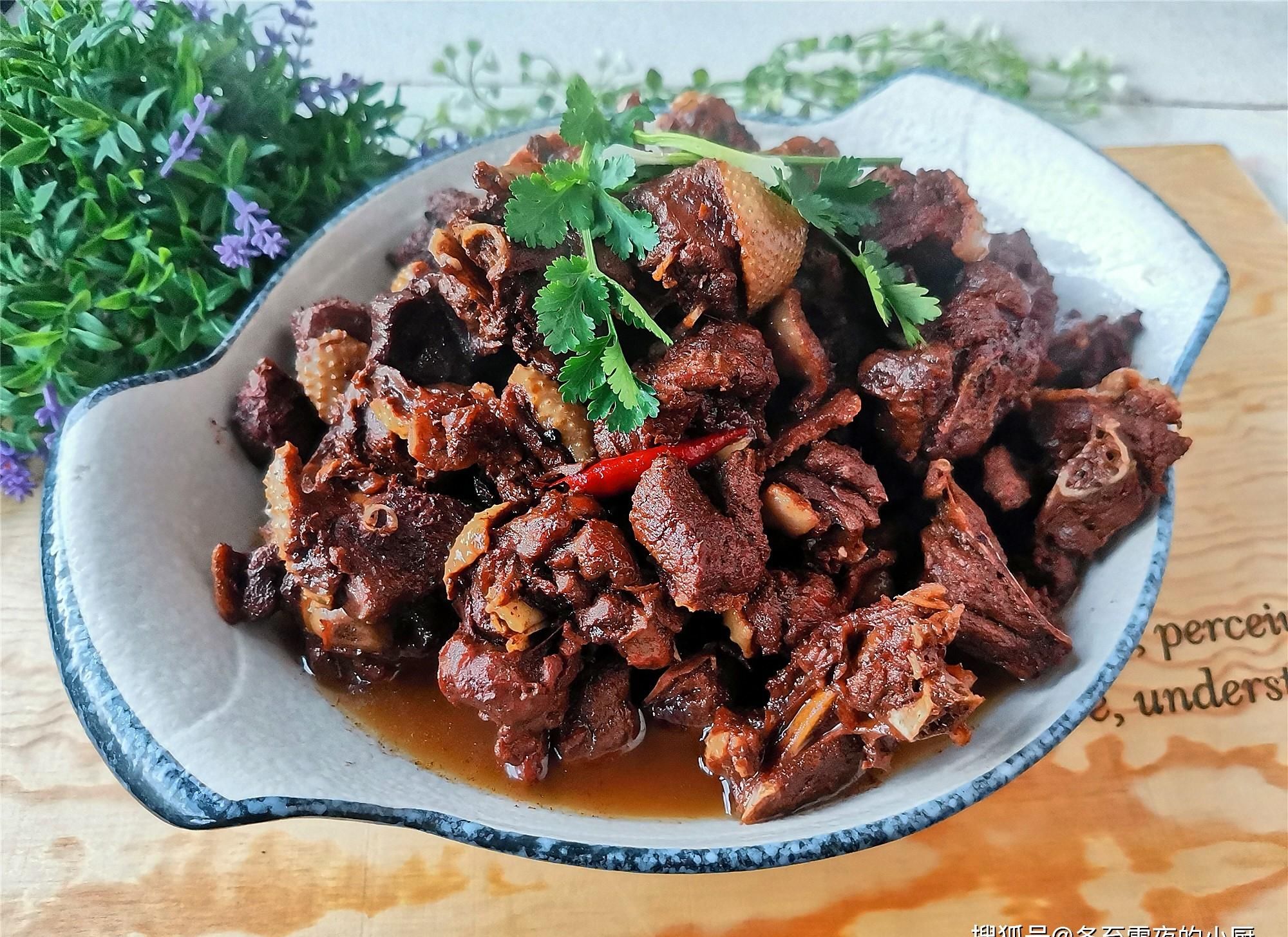  大鹅炖不烂，味道还腥？教你东北农家铁锅炖大鹅，软烂入味还不腥