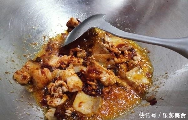 炒茄子时,8成人漏了这一步,厨师长教你这样做,不吸油又下饭!