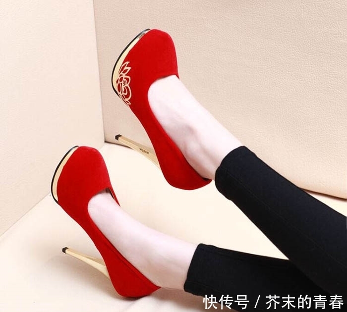 不得不说,这几款美美的高跟鞋,能驾驭的女人都算得上是女神