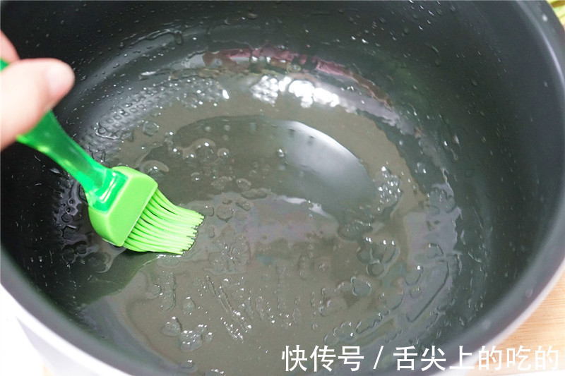 三黄鸡|电饭煲蒸鸡,顺滑可口,醇香脱骨,比烤鸡更香,上桌就被抢光