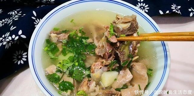 焯水|炖羊肉时,记住“一不要二不放”,羊肉不腥不膻也不柴,羊汤鲜美