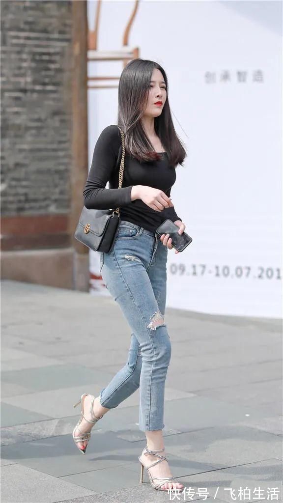 小姐姐 简约穿搭的小姐姐,一件牛仔裤就可以绽放美