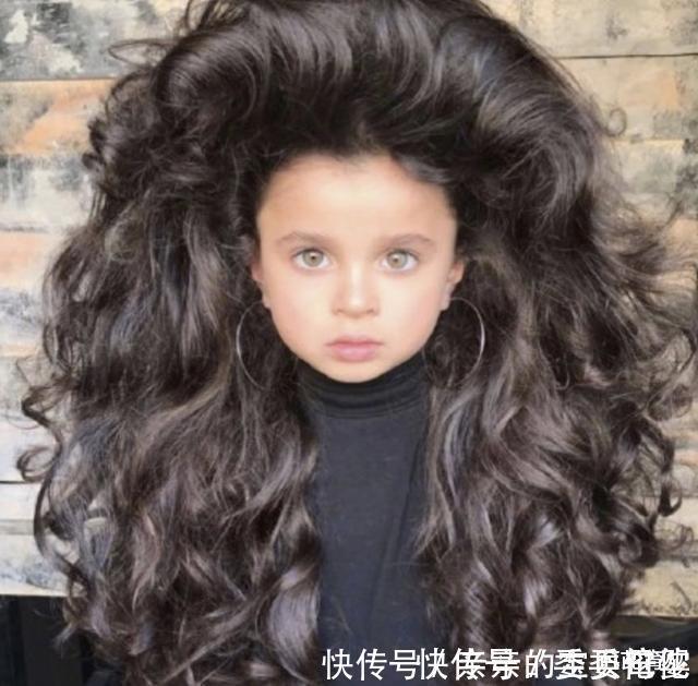 宝宝|女孩因发量惊人走红，一头乌黑靓丽的头发让网友表示很羡慕
