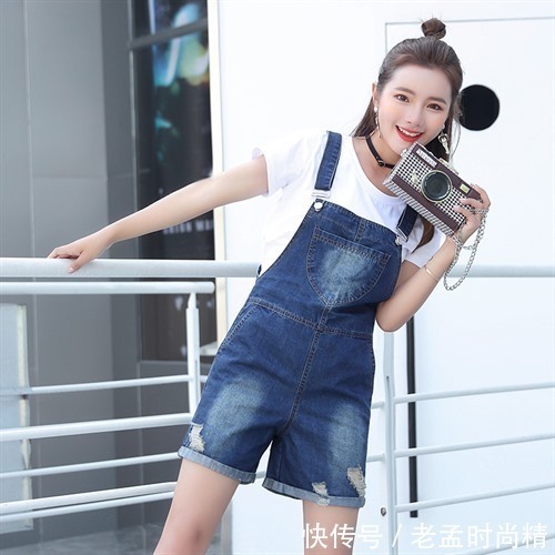 小姐姐|牛仔的面料就展现出经典的感觉。