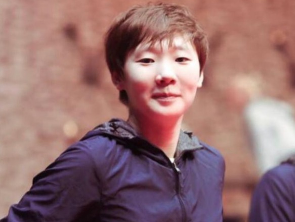 孙颖莎|村里的骄傲!王曼昱被市级领导接见,奖励100万父母不用摆摊了