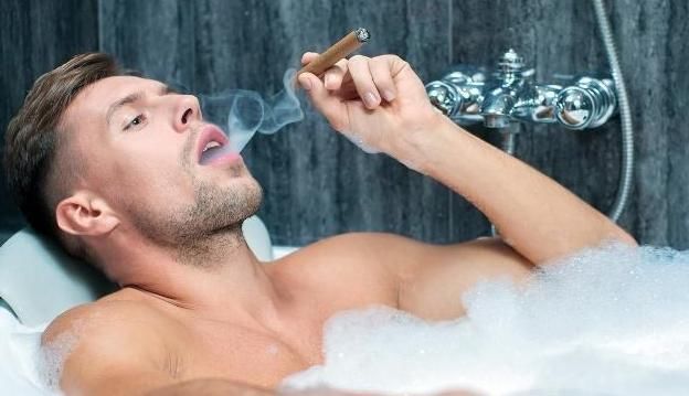 男人爱做的几件事，或许会让前列腺为难，尤其是这个年龄段的！