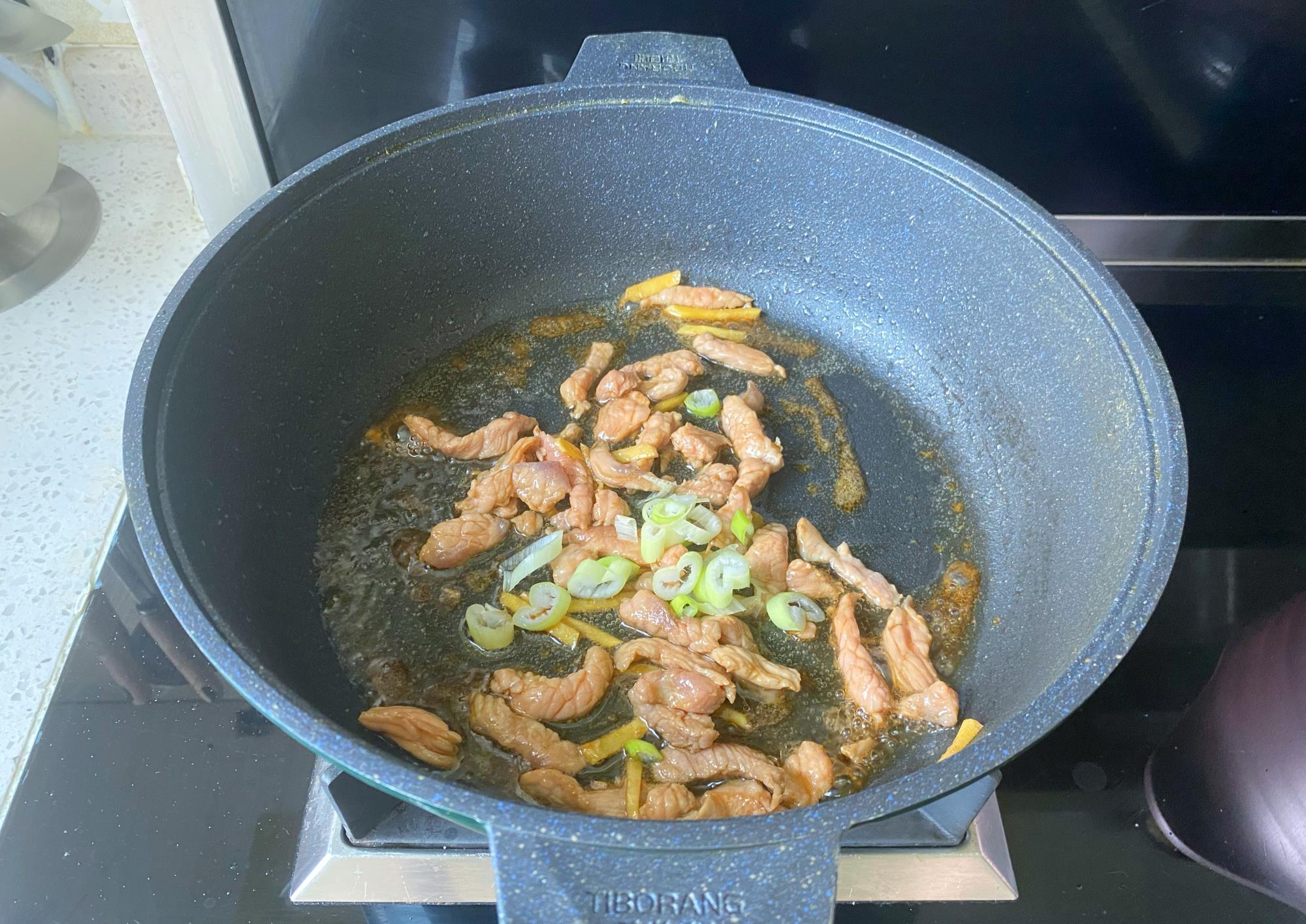瓠子烧肉|瓠子烧肉的家常做法，味道清爽又美味，5分钟上桌全家都爱吃