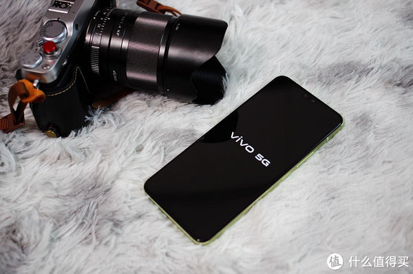 色艺双绝|前置双摄带来的自然美： 色艺双绝的vivo S10 Pro自拍旗舰手机