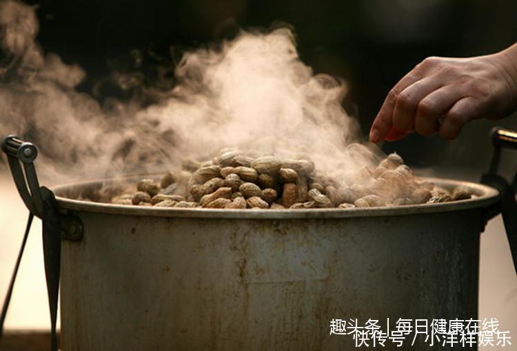常吃花生好处多多, 生吃好还是熟吃好, 养生专家告诉你答案！