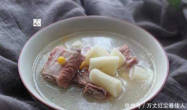 做排骨湯，多加這“1步”湯白如牛奶，補氣益血，臉色好身體棒