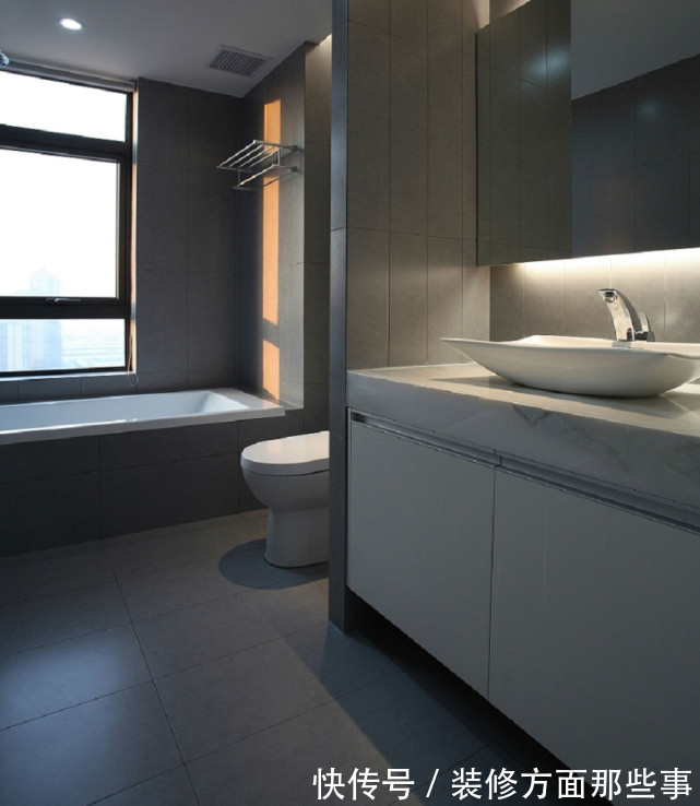 家具|93平纯白色的主色,配上原木色的家具,极简与质朴合二为一