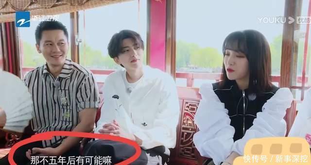 跑男里秀恩爱|苗苗郑恺跑男里秀恩爱,有谁注意baby投射的羡慕眼神了?一共3次