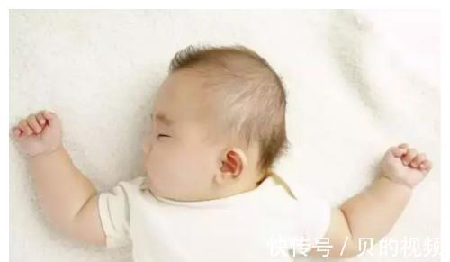 新手爸妈|“吃手”和“不吃手”的婴儿,长大后差距明显,新手爸妈要知道