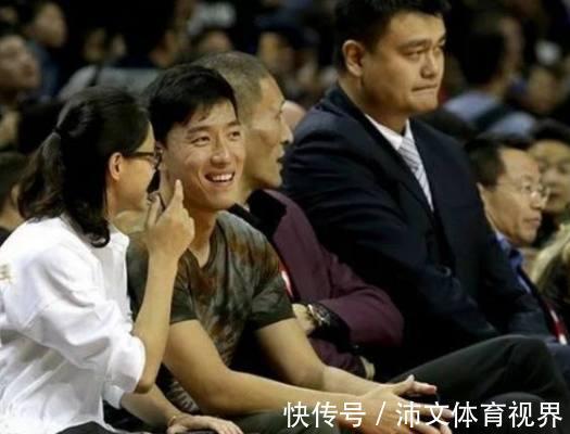 妻子|刘翔妻子吴莎素颜出镜,被吐槽比不上葛天,幸福全在刘翔脸上