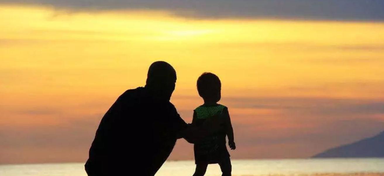 小夫妻|5岁男孩故意把青菜打翻在地,我让其道歉,孩子父母嫌弃我不懂事