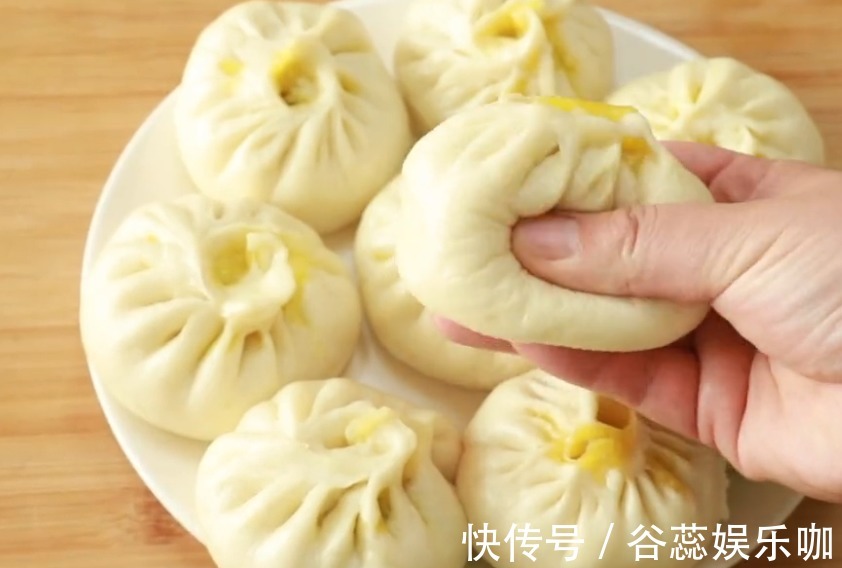 搅拌均匀|蔬菜包子翠绿不变色？掌握这个小窍门，松软鲜香，青翠不发黄