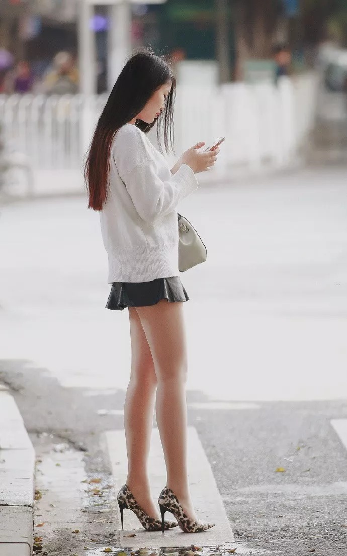短裙|气质优雅的高跟鞋，让女性显得更有女人味