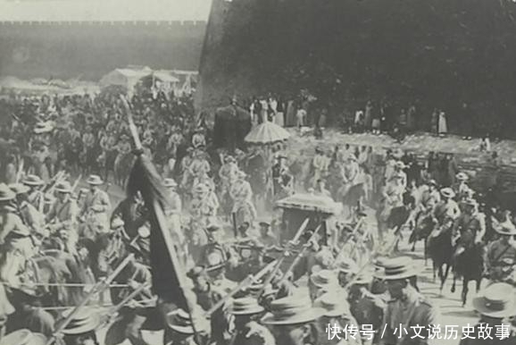 医生|清末旧照片:大内高手身体瘦弱武器落后,医生竟然露天拔牙