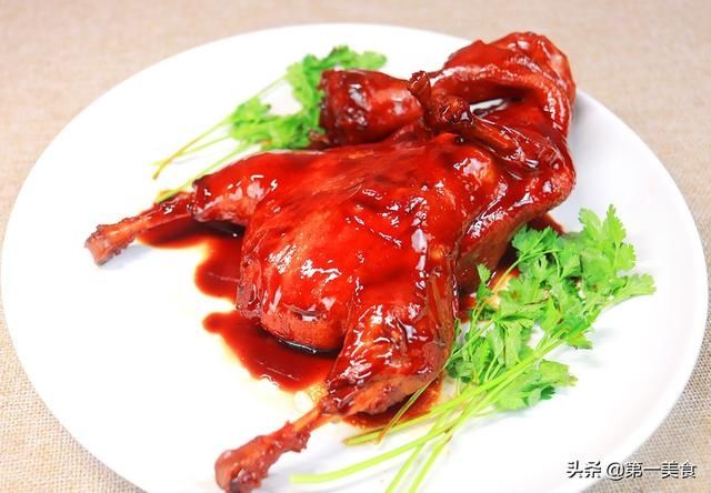 鲜香|学会这道酱香鸭，再也不用买烤鸭了，鲜香回甜，色泽红润，太香了