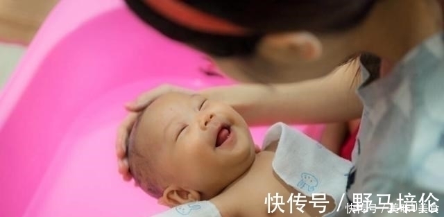 身体乳|宝妈常给孩子抚摸三个部位，孩子越来越聪明，你会给孩子抚摸吗？