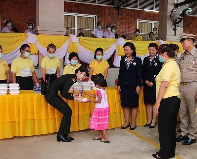 诗妮娜贵妃归来后首次穿军装亮相傲娇样回来了,灭了苏提达威风