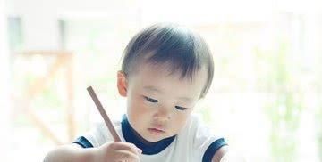 心理健康|宝宝是左撇子,是聪明的表现吗到底要不要纠正呢