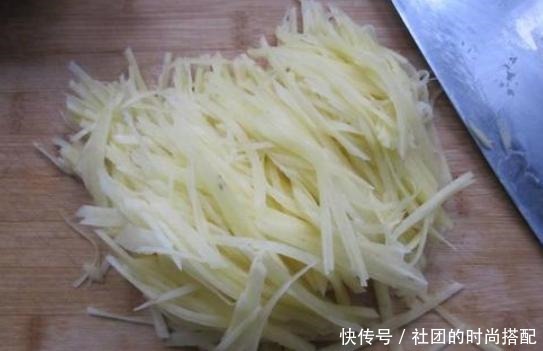 炒土豆丝,醋什么时候放很重要,好多人弄错了,难怪吃着不香不脆