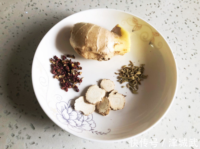 秋天最该吃这肉，比牛肉香，比排骨滋补，热乎乎炖一锅，吃美全家人