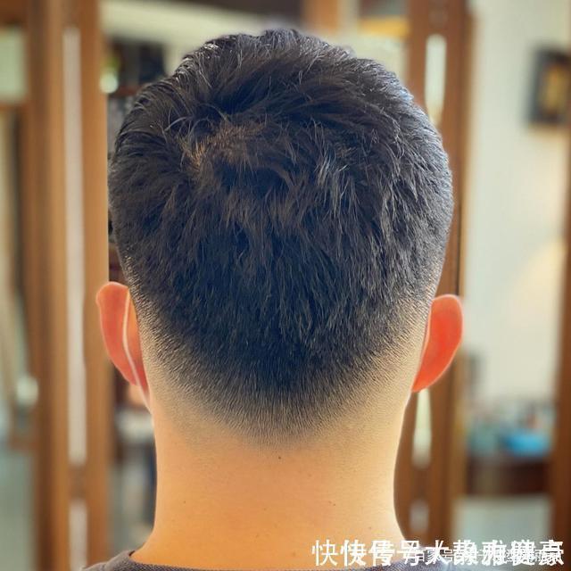 大叔|“最精神”男发18款,帅气有型不落伍,白发大叔剪完也能变男神