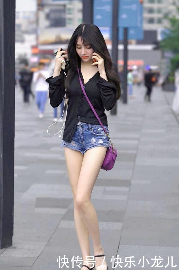 曲线|小模特搭配青春气质的热裤,彰显身材曲线成熟魅力!