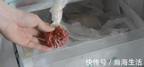 枸杞放久了发霉发粘?学会这诀窍,保存多久都不会受潮变质,真棒