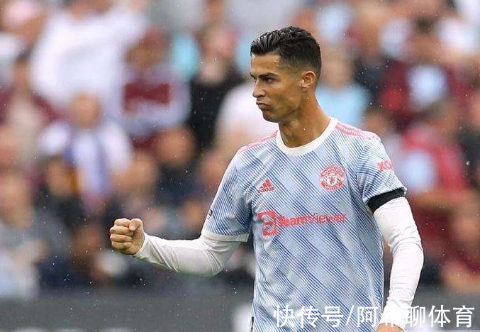 c罗|凌晨1点，C罗做出争议行为！曼联很意外，球迷感叹：球王想走了