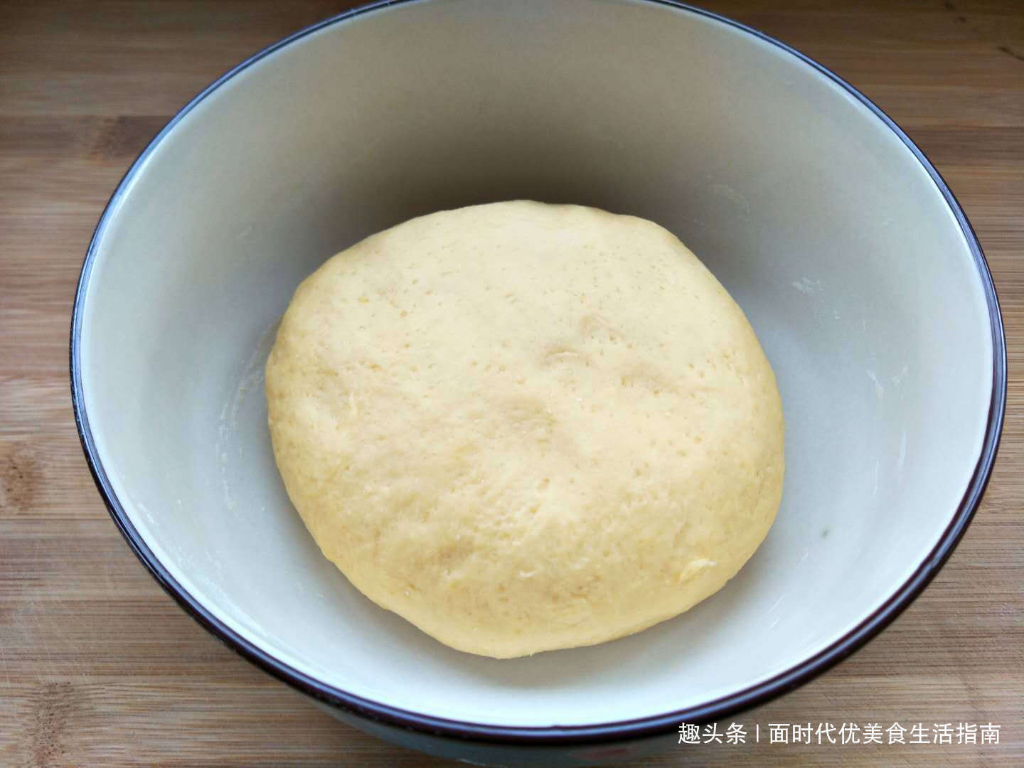 玉米面独特做法，开水一烫，不蒸不烙，松软又酥脆，比面包还好吃