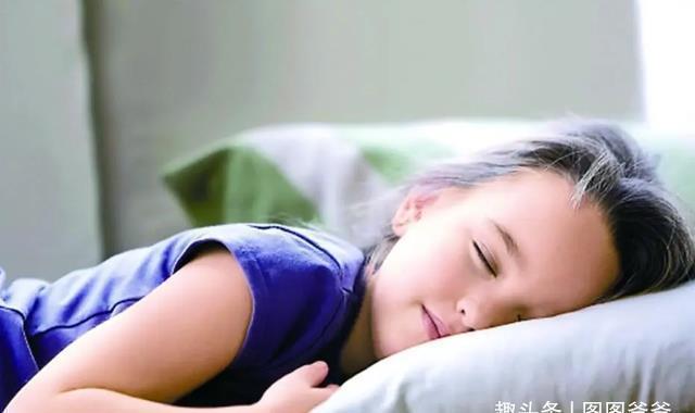 睡眠质量|宝宝几个月开始可以睡整觉?给孩子养成4个好习惯,睡得好身体壮