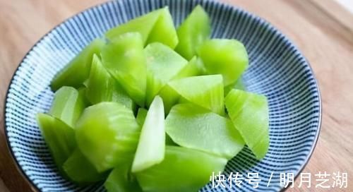 祛斑|女性想要皮肤好，建议吃3种食物，补水润肤，排毒养颜，祛斑淡斑