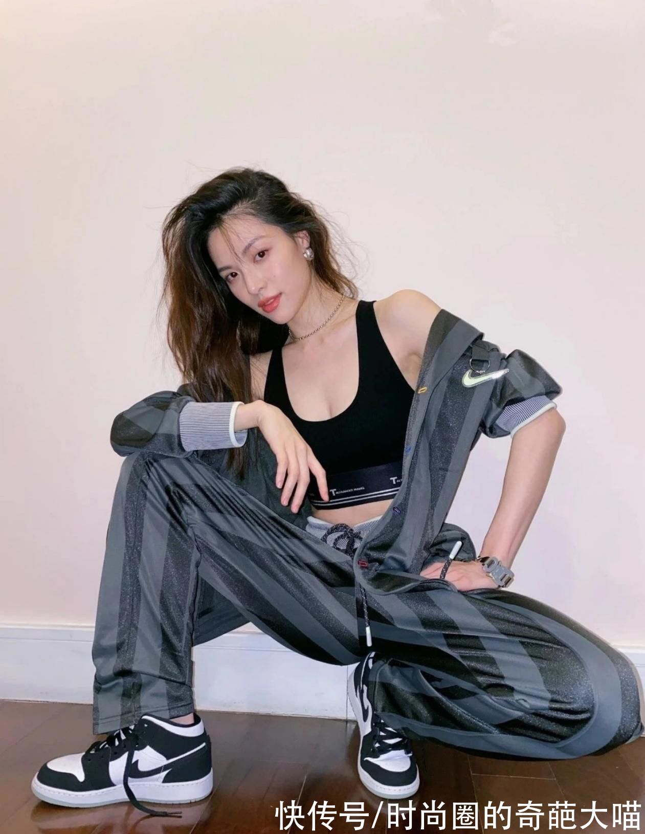 搭配|初秋西装格调十足,性感小心机配上时尚态度,每套都能照着抄答案