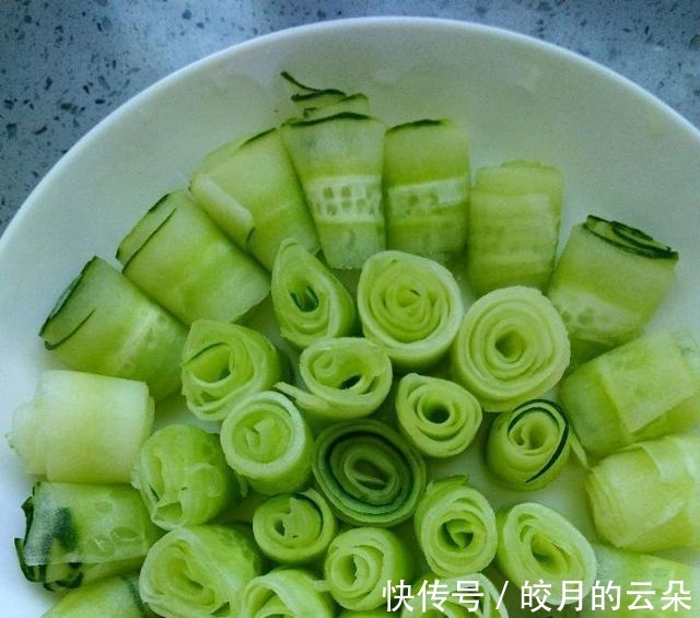 黄瓜片|超简单的家常菜凉拌黄瓜卷，香脆爽口，清热解暑，太美味了！