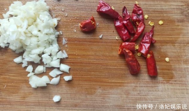 不该|炒空心菜,最不该直接下锅,行家只需一招,翠绿不发黑,营养美味