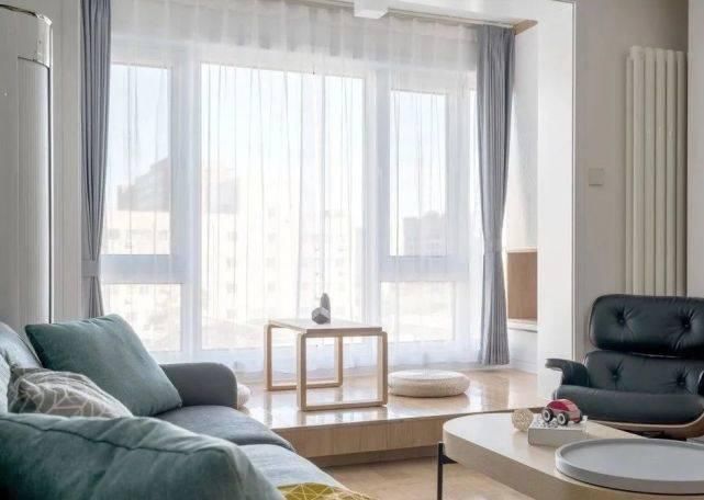 防腐木|越来越多人阳台不铺瓷砖，如今用它来代替，太聪明了